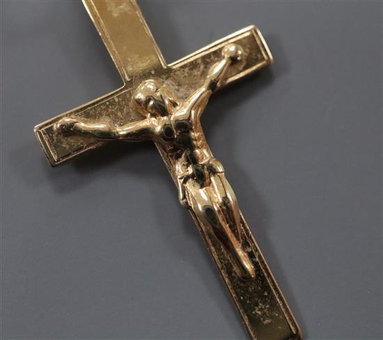 A 9ct gold crucifix pendant, on a 9k chain, 6 grams.